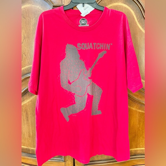 New w/tag LOST GODS “SQUATCHIN” Tee with Sasquatch playing a guitar Red SZ 2XL - Picture 2 of 5